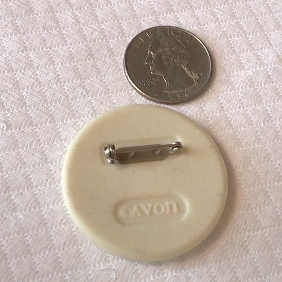 VTG Avon Pin- porcelain, quaint collectible - Picture 3 of 5